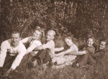 Česlovas Jakimavičius (6th from the left) and Eulalija (4th from the left) with their cousins, 1942. (Prof. Č. Jakimavičius family archive)