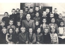 First graders at Kaunas Secondary School No. 15 with their teacher Vanda Ambrazevičienė, 1949. Second row, second from the right &ndash; Irena. (Prof. I. Leliūgienė's personal archive).