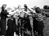 Voluntary work at Turžėnai collective farm, 1956. (photograph by Konstantinas Sasnauskas, KTU museum)