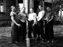 Voluntary work at Turžėnai collective farm, 1956. (photograph by Konstantinas Sasnauskas, KTU museum)