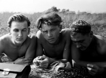 K. Sasnauskas with fellow students at the collective farm in Seredžius, 1956. (photograph by Konstantinas Sasnauskas, KTU museum)