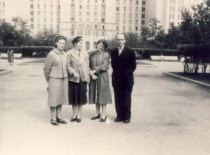 V. Jasiukevičius with students in Zaporizhia, 1959 (L. Kudarienė family archive)