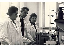 Assoc. Prof. E. Grinienė with her colleagues Assoc. Prof. J. Vitkus and engineer D. Žadeikaitė at the laboratory, 1968. (E. Grinienė family archive)