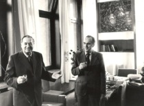 Assoc. Prof. Č. Jakimavičius congratulates KPI Rector Prof. Martynaitis on his anniversary, 1982. (KTU Museum)