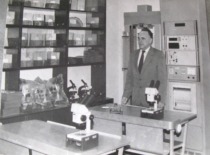 Prof. Č. Jakimavičius at the laboratory of KTU Department of Wood Technology, 1991. (KTU Photo Archive)