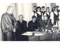 KTU Senate Chairman Prof. A. Žiliukas presents KTU Honorary Doctorate regalia to Dr. Juozas Rimvydas Vai&scaron;nys and Dr. Rimas Vaičaitis, 1993 (Prof. A. Žiliukas family archive)