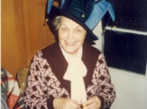 Prof. E. Grinienė at the Christmas table, 1997. (Prof. E. Grinienė family archive)