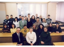 Presentation of the book by Assoc. Prof. Aloyzas Gudonis at KTU Faculty of Chemical Technology, 1999. (E. Grinienė family archive)