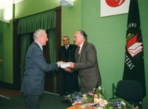 Academic K. Ragulskis congratulates Prof. Č. Jakimavičius on his 75th anniversary, 1999. (KTU Photo Archive)