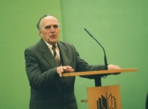 Prof. Č. Jakimavičius gives a speech at KTU Aula, 1999. (KTU Photo Archive)