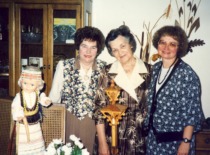A visit by Prof. E. Grinienė to the family of her friend Genovaitė Kriaučiūnienė in the USA, 1999. (E. Grinienė family archive)