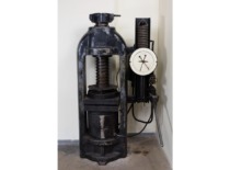 200-ton press at the Mechanical Materials Resistance Laboratory of the Faculty of Engineering at the University of Lithuania. Manufacturer: A. J. Amsler & Co (Switzerland), 1930s. (Photo by J. Klėmanas, original at the KTU Museum)