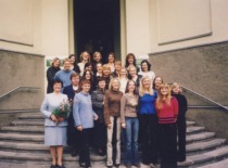The third class of KTU social education bachelor's degree students with doc. I. Leliūgienė, 2004 (Prof. I. Leliūgienė's personal archive)