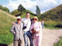 Elena and Algirdas Griniai with their grandson Povilas in Kernavė, 2005. (Prof. E. Grinienė family archive)