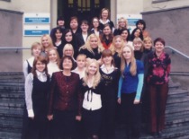 Prof. I. Leliūgienė with social education bachelor's degree graduates, 2008 (Prof. I. Leliūgienė's personal archive)