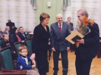 On the occasion of his 70th birthday, Prof. A. Žiliukas is congratulated by KTU Rector Prof. R. &Scaron;iaučiūnas, 2010 (Prof. A. Žiliukas family archive)