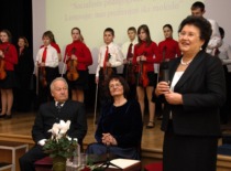 Prof. I. Leliūgienė's 70th birthday celebration in the KTU auditorium, 2010. In the photo: Prof. I. Leliūgienė is congratulated by her colleague Prof. P. Jucevičienė, with her husband Adomas Leliūga sitting next to her. (KTU photo archive, photo by J. Klėmanas)