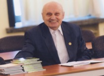 Prof. A. Žiliukas KTU presents a book of prose and poetry entitled "&Scaron;lamant Tėvynės ąžuolams" (To the Oaks of the Fatherland), 2017 (photo by J. Klėmanas, Prof. A. Žiliukas family archive)