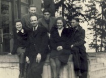 V. Jasiukevičius with students at the Faculty of Chemical Technology, circa 1954 (L. Kudarienė family archive)