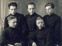 Editorial board of the publication "Jaunosios jėgos" (Young Forces) of the Rygi&scaron;kiai Jonas Gymnasium, 1934. V. Jasiukevičius is in the middle of the 2nd row (family archive of L. Kudarienė)
