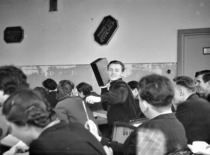 Before the lecture, 1957. (photograph by Konstantinas Sasnauskas, KTU museum)