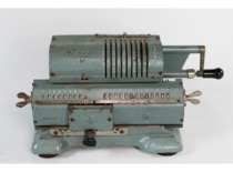 Feliks arithmetic machine used in the teaching process at KPI. USSR, 7th decade of the 20th century. (Photo by J. Klėmanas, original &ndash; KTU Museum)