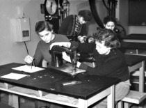 In the footwear sewing laboratory, 1957. (photograph by Konstantinas Sasnauskas, KTU museum)