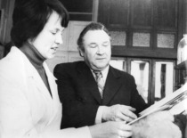 L. Mikolaitienė with her dissertation drawings and her supervisor Prof. S. Kutkevičius, 1991 (Prof. S. Kutkevičius family archive)