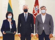 On July 6, 2021, for establishing social pedagogy in Lithuanian education science and professional activities; for her many years of pedagogical work in the higher education system, the President of the Republic of Lithuania, Gitanas Nausėda, awarded Prof. Irena Leliūgienė the Knight's Cross of the Order for Merits to Lithuania. In the photo: Prof. I. Leliūgienė with the President and her son Andrius after receiving the award. (Prof. I. Leliūgienė's personal archive)