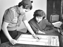 Girl students, 1957 (photograph by Konstantinas Sasnauskas, KTU museum)