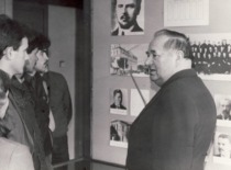 KPI Rector Prof. Marijonas Martynaitis leads a tour of the museum, 1980s&ndash;1990s. (Original &ndash; KTU Museum)