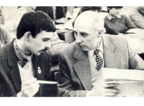 Prof. J. Slavėnas and the chairman of the central board of KPI Student Scientific Society Arūnas Tomkevičius, 1983.