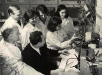 Assoc. Prof. S. Kutkevičius with his doctoral students, 1972. From the left: V. Barkauskienė, A. Stani&scaron;auskaitė, B. Stani&scaron;kienė, K. &Scaron;erėnas, J, Lak&scaron;tauskas and Assoc. Prof. S. Kutkevičius in the middle (archive of Assoc. Prof. V. J. Barkauskas).