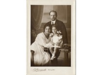Z. Žemaitis with his wife Stasė and daughter Liuda, 1920. (the original photograph is at KTU Library)