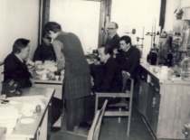 Coffee break at the Silicate Department of KPI in 1973 (L. Kudarienė family archive)