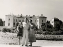 J. Matulionis with his family in Palanga, 1958 (Prof. J. Matulionis family archive)