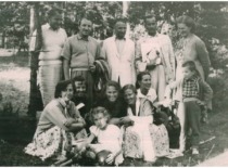 J. Matulionis with colleagues and their family members around 1962 (Prof. J. Matulionis family archive)