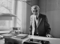 Prof. J. Indriūnas in 1980 (KTU photo archive)