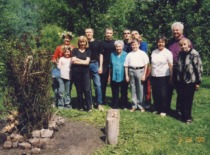 Prof. V. Zelionkaitė with her relatives in the garden on Midsummer&rsquo;s Day, 2006 (Prof. V. Zelionkaitė&rsquo;s family archive)