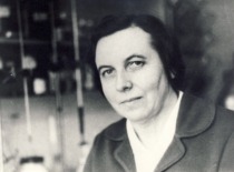 Prof. V. Zelionkaitė in the Inorganic Chemistry Laboratory, 1976 (KTU Museum)