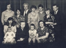 V. Zelionkaitė with her family, 1981 (Prof. V. Zelionkaitė&rsquo;s family archive)