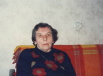 Prof. V. Zelionkaitė at her home, 1993 (Prof. V. Zelionkaitė&rsquo;s family archive)