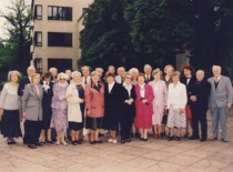 Reunion of the 1950 graduating class of the Faculty of Chemical Technology, 50 years after graduation, 2001 (From the family archive of Prof. V. Zelionkaitė)