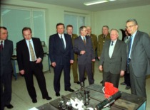 Representatives of KTU and the Lithuanian Military Academy at the signing of the agreement in 2001 (Photo by J. Klėmanas, KTU Photo Archive)