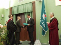 Prof. A. Fedaravičius at the graduation ceremony for KTU&rsquo;s top graduates, 2004 (Photo by J. Klėmanas, KTU Photo Archive)