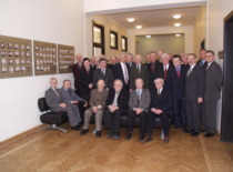 Lietuvos mokslų akademijos nariai KTU centriniuose rūmuose, 2005 m. (J. Klėmano nuotr., KTU fotoarchyvas)