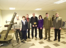 The staff of the KTU Institute of Defense Technologies next to the 60&ndash;120 mm mortar training equipment they developed, 2006 (KTU Museum)