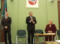 Prof. A. Fedaravičius&rsquo;s 60th birthday celebration in the KTU auditorium, 2006. Prof. V. Osta&scaron;evičius is speaking; Lilija Fedaravičienė is standing by the table. (Photo by J. Klėmanas, KTU Photo Archive)