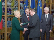 Speaker of the Seimas Irena Degutienė presents the &ldquo;Product of the Year&rdquo; award to Prof. A. Fedaravičius, Director of the KTU Institute of Defense Technologies, in 2010 (KTU Museum)