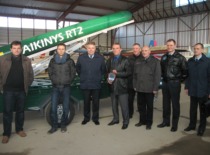 Staff members of the KTU Institute of Defense Technologies and representatives of the Lithuanian Air Force next to a training missile target, 2013. From left: A. Survila and S. Račkauskas, staff members of the KTU Institute of Defense Technologies, Commander of the Air Force Brigadier General E. Mažeikis, Prof. A. Fedaravičius, representative of the S. Darius and S. Girėnas Airfield E. Raubickas, KTU Institute of Defense Technologies staff member N. Tarutis, representatives of the Air Force. (KTU Museum)